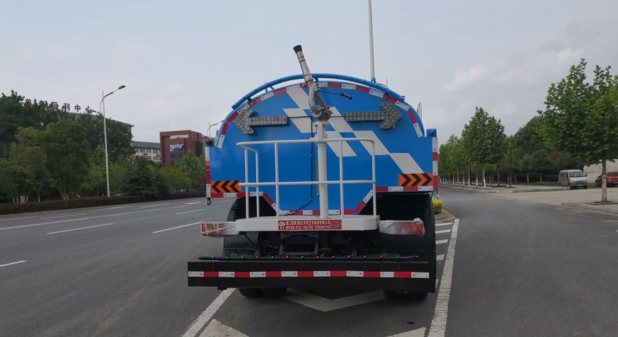 東風(fēng)天錦路面清洗車