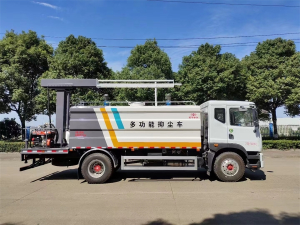 東風(fēng)D9光伏清洗車