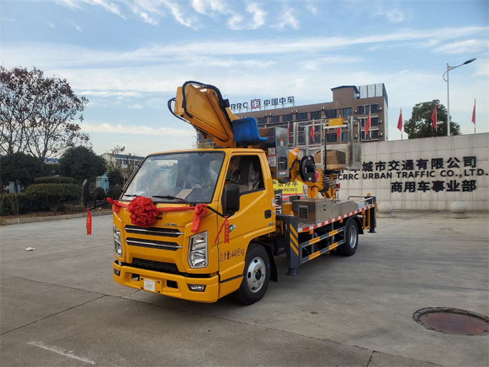 江鈴24米直臂高空作業(yè)車發(fā)往龍巖武平，祝賴總用車愉快